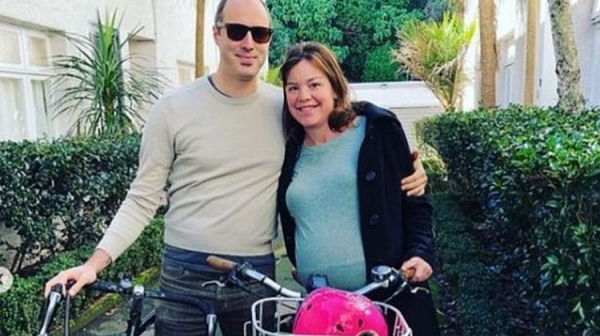 Преди да роди: Министърка отиде с велосипед до болницата