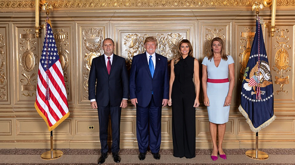 Президентът се похвали със снимка с Тръмп