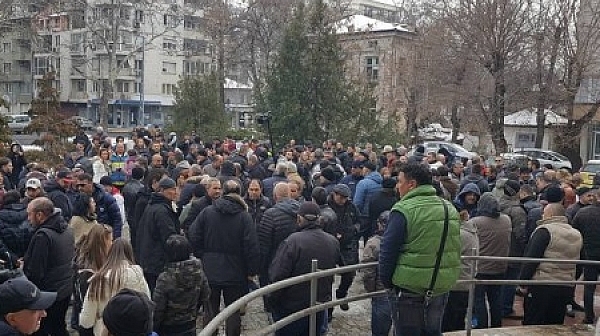 Хиляди в Пловдив искат свобода за д-р Димитров