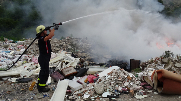 Потушен е пожарът на сметището до завод ”Арсенал”