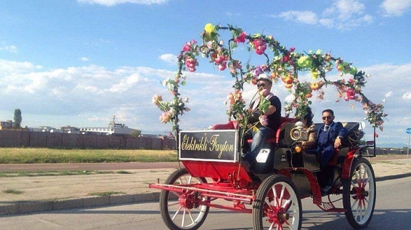 Букурещ дава на младоженците пари
