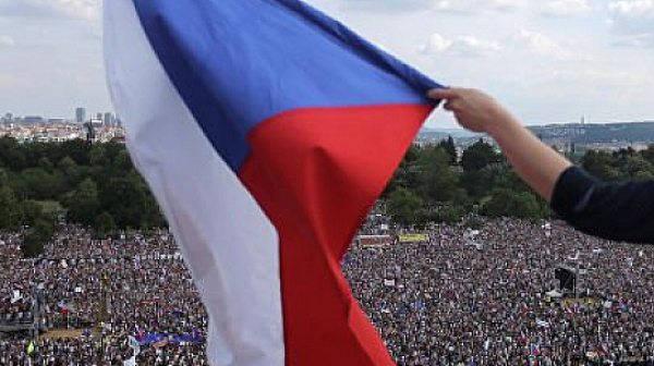 Четвърт милион чехи на протест - искат оставка на премиера Бабиш
