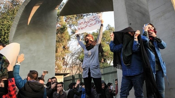 10 души са убити по време на протестите в Иран