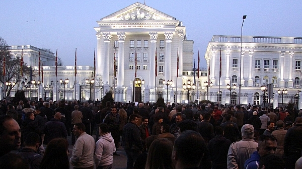 Македонският парламент гласува за втори път договора за името