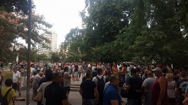 Стотици на протест след нападението над спортисти в Асеновград