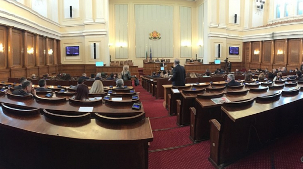 Двама нови депутати влизат на местата на Йончева и Витанов