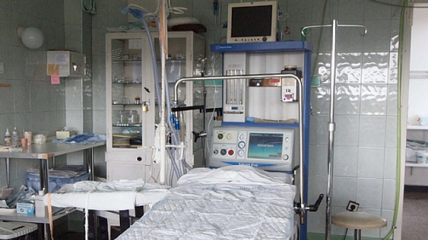 Държавата отпуска 2 млн. за заплати в болниците в Ловеч и Враца