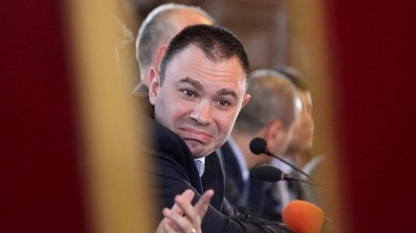 Рибчева: Лазаров, като мръсна пяна изплувал на гребена на политическата вълна, може да оглави МВР