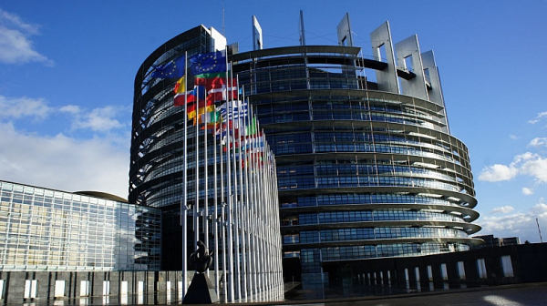 Европарламентът обсъжда Брекзит