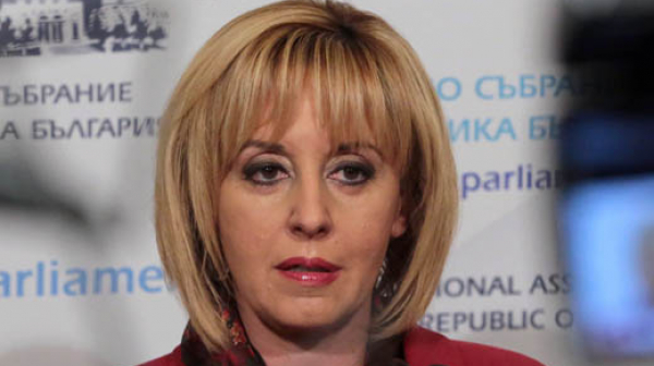 Мая Манолова запознава депутатите с предложенията си за мерки срещу банките