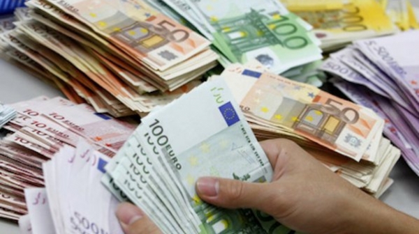 „Възраждане“ събра 220 000 подписа против еврото