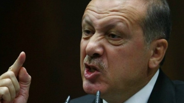 Ердоган призова турците да обърнат ”златото и доларите под дюшеците в лири”