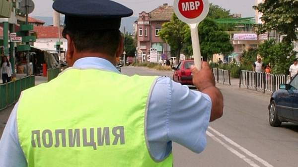 Жито по асфалта спря движението в участък по главен път София-Варна