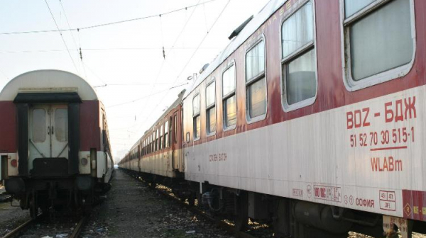 Аварира бързият влак от Бургас за София