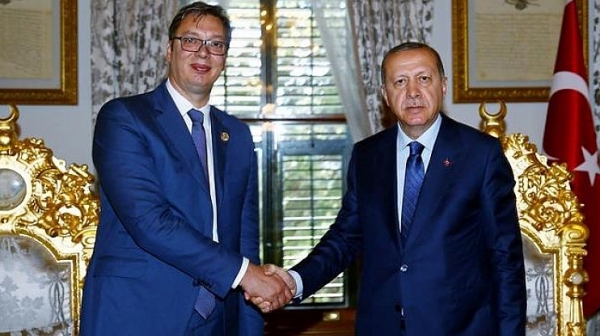 Ердоган в Белград: Разговор за дънки, пазари и инвестиции с дъх на неоосманизъм