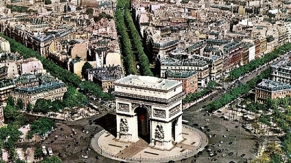 Обезвреждат бомба от Втората световна война в Париж
