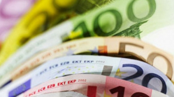 Пускат нови банкноти от 100 и 200 евро от днес