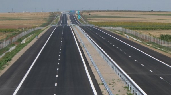 Километър магистрала у нас излиза 3, 1 млн. евро според Нанков
