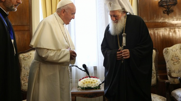 Папата в България – много плюсове и измамени конспиратори