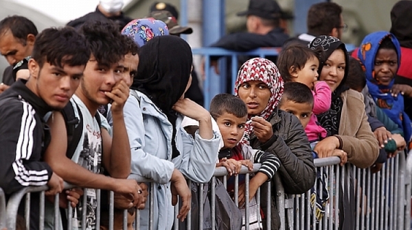 Ройтерс: Расте броят на мигрантите по балканския маршрут през Албания