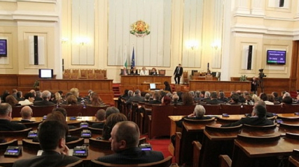 Петима министри отговарят пред депутатите