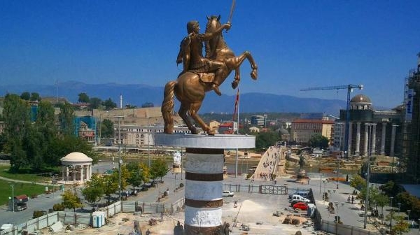 Солун и Скопие ще си връщат статуите