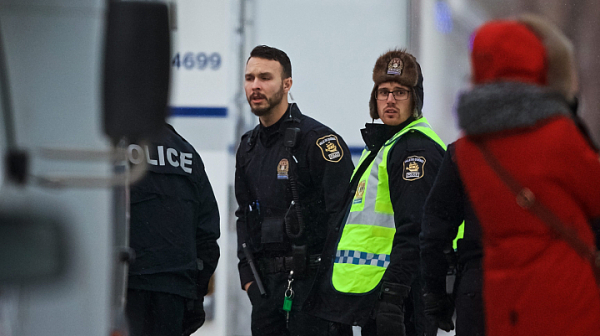 Поне един убит и много ранени при стрелба в Торонто