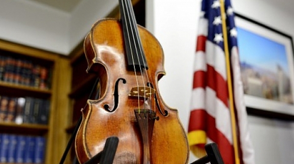 Цигулка на три века гостува в Казанлък