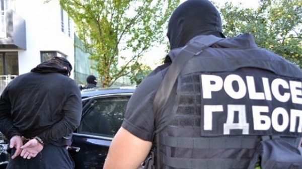 Спецакция в София: Задържани са 2 автомобила и 6-ма. Арестувани ли са похитителите на Адриан?