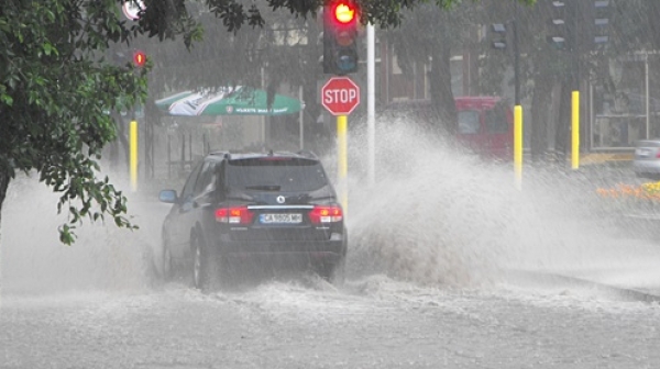 Буря и дъжд в Западна България