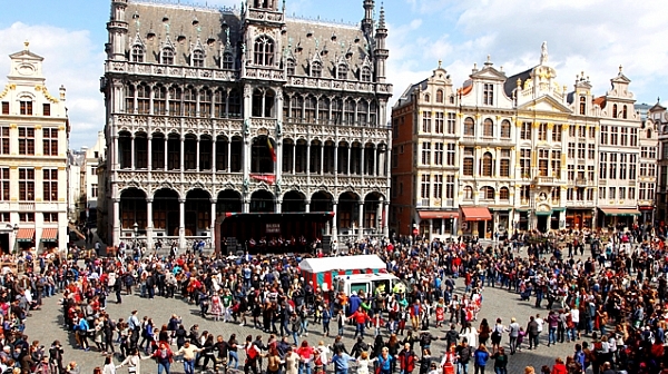 Над 1000 се хванаха на Бг хорото в центъра на Брюксел за 6-ти пореден път