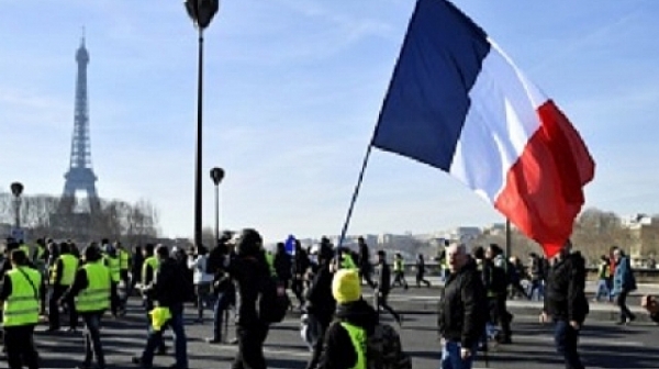 ”Жълти жилетки” отново шестват в Париж