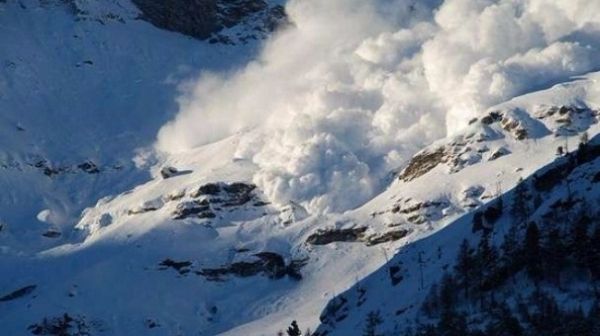 Осем алпинисти загинаха затиснати от лавина  в Иран