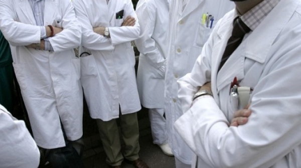 Млади лекари протестираха във Вилнюс за по-високи заплати