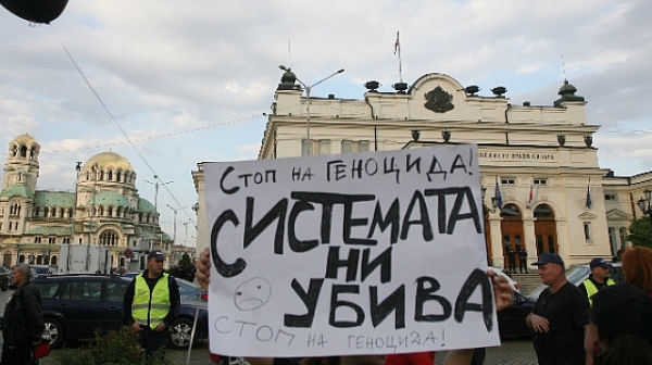 Майките преминават към гражданско неподчинение, непреклонни в искането за оставка на Валери Симеонов