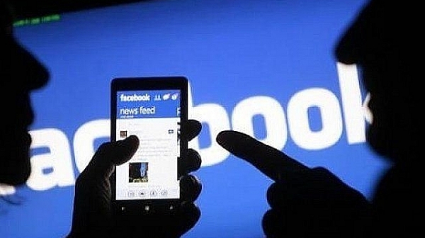 Фейсбук става на 15 години