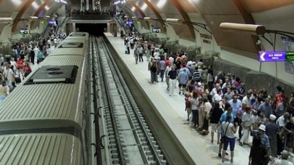 Временно спират метрото между станция „Сердика“ и националния стадион