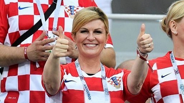 Секси-хърватската президентка пак ще вика на мача с Русия