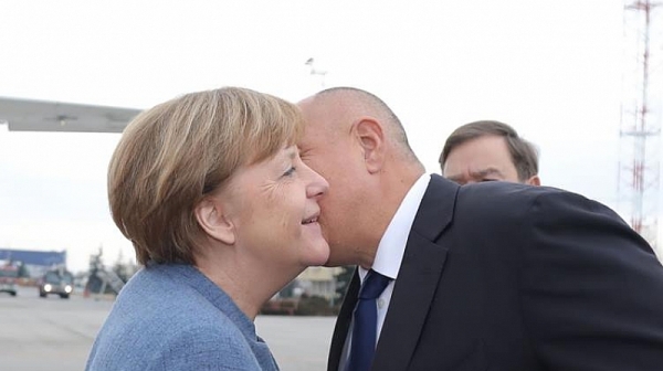 Меркел кацна в България