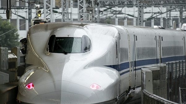 2000 японци нощуват във влакове заради снега