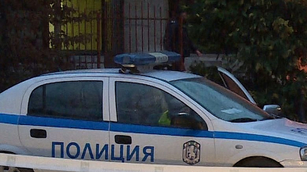 Две момчета са задържани за побой над възрастен мъж от Петърч