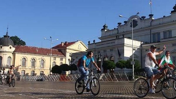 Олимпийски легенди повеждат „София кара колело”