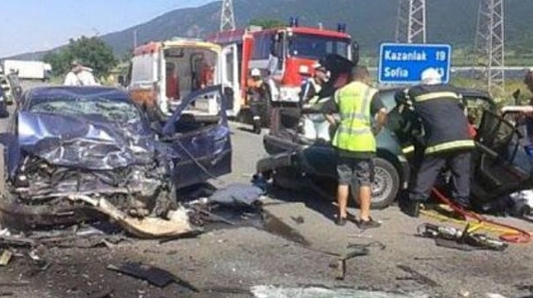 Отново смърт и ранени на пътя при две катастрофи