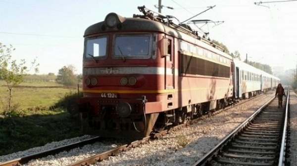 Повреда в контактната мрежа спря влаковете между Владая и Горна Баня