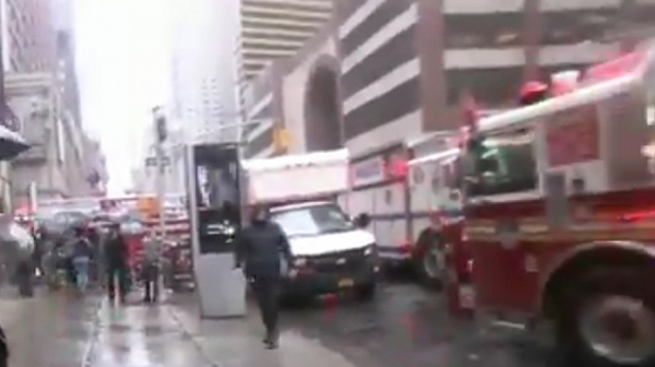 Хеликоптер се разби в покрива на сграда в Манхатън