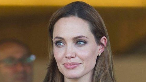 Анджелина Джоли спешно е била приета в болница