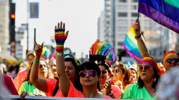 Стотици хиляди участваха най-големите гей паради в света