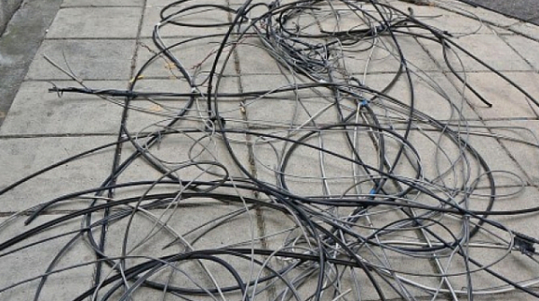 Скъсан кабел остави без ток 1100 клиенти в Младост-2 в София