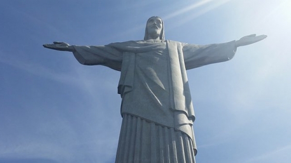 Опожариха статуята на Христос в Лима преди посещението на папата