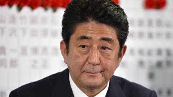 Шиндзо Абе остава начело на Япония до 2021 година
